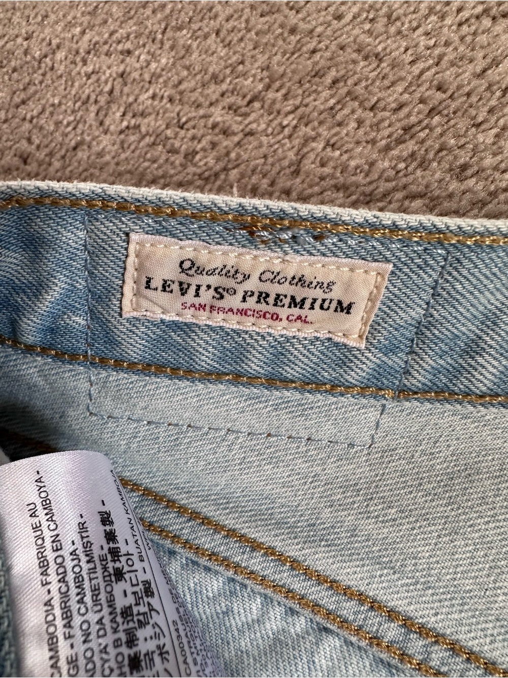 Levi's® 501® Mid-Thigh Shorts Light Indigo Wash Raw/Frayed Hem Women’s Size 27 - Picture 9 of 13